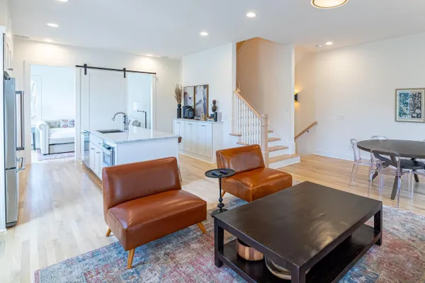 519 CHESTERFIELD AVE 8