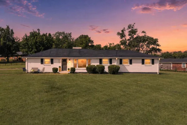 2903 STANWYCK DR