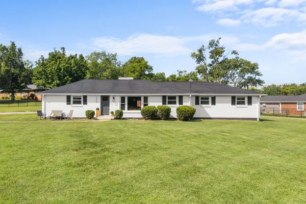 2903 STANWYCK DR