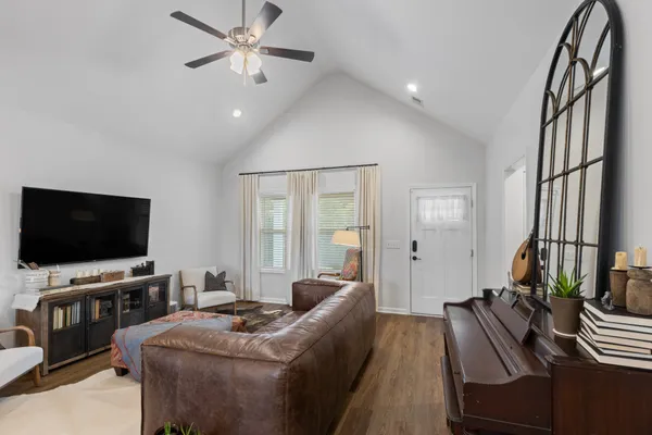 2243 LAMBERT DR