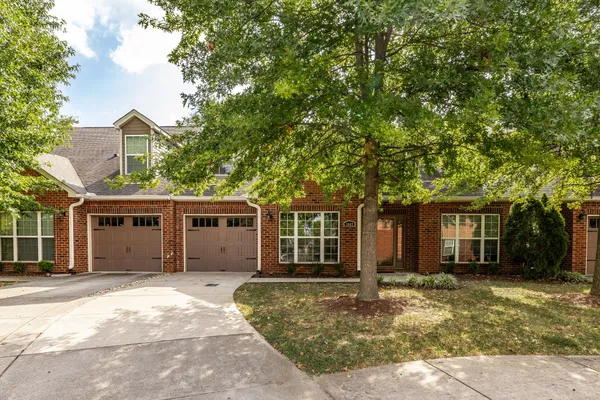 3002 WHITLAND CROSSING DR 3002