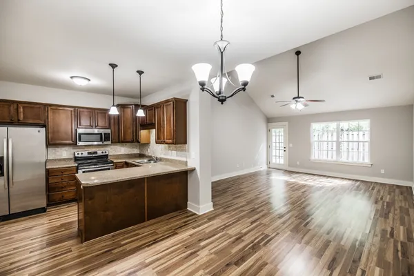 3002 WHITLAND CROSSING DR 3002