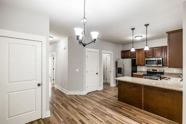 3002 WHITLAND CROSSING DR 3002