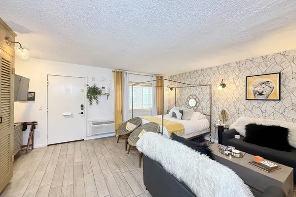 803 HILLVIEW HTS 206