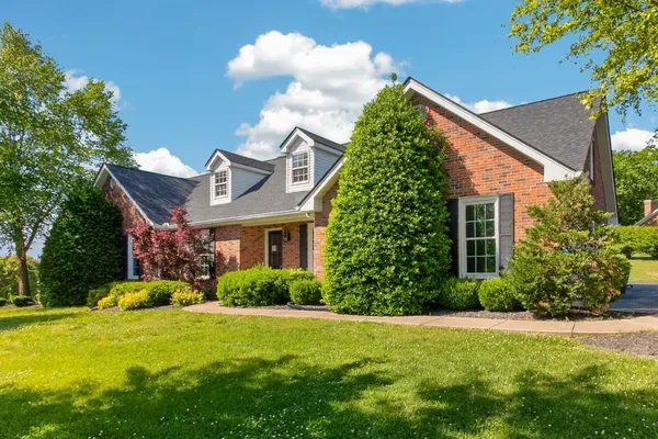 505 LAKESIDE DR