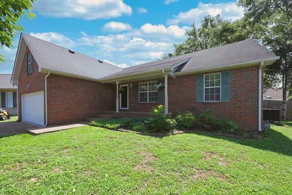621 KINGSWAY DR
