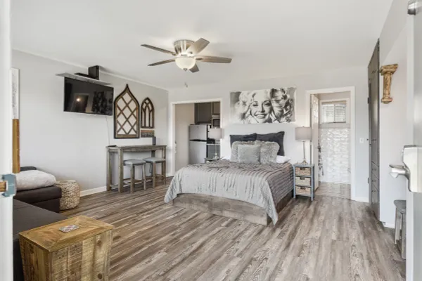 803 HILLVIEW HTS 106