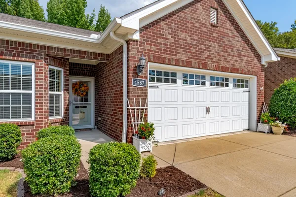 4587 BOXCROFT CIR