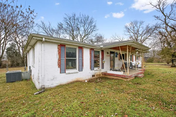 215 EWING DR