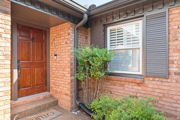 225 HEARTHSTONE MANOR LN
