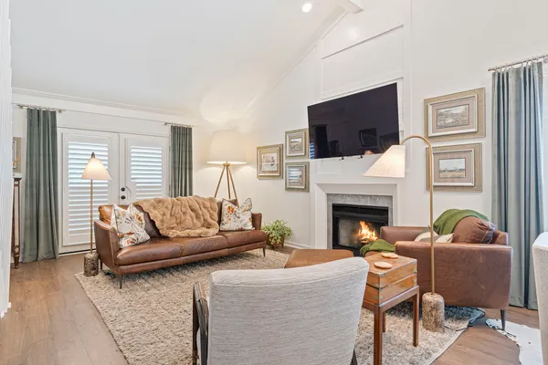 225 HEARTHSTONE MANOR LN