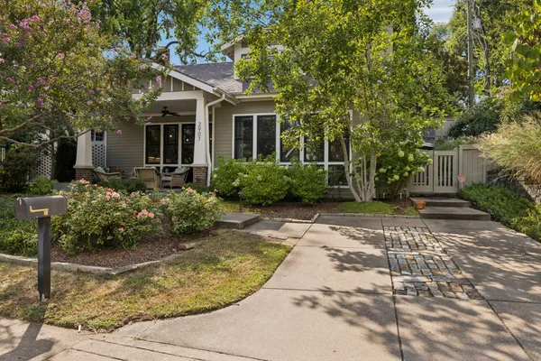 2907 OAKLAND AVE