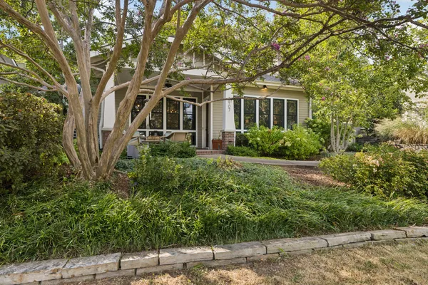 2907 OAKLAND AVE