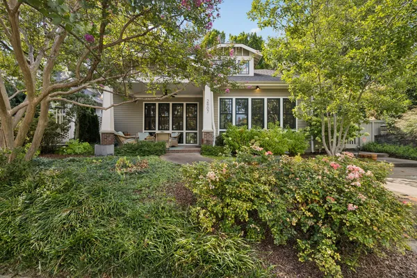 2907 OAKLAND AVE