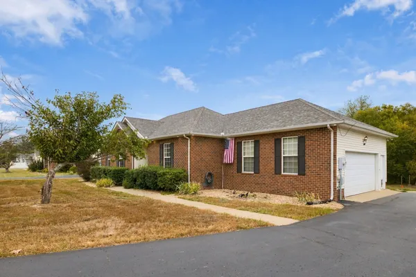 607 MEADOWLARK DR
