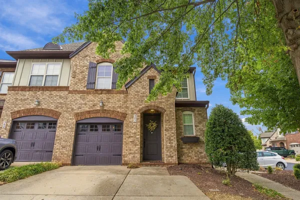 302 WINDGROVE TER