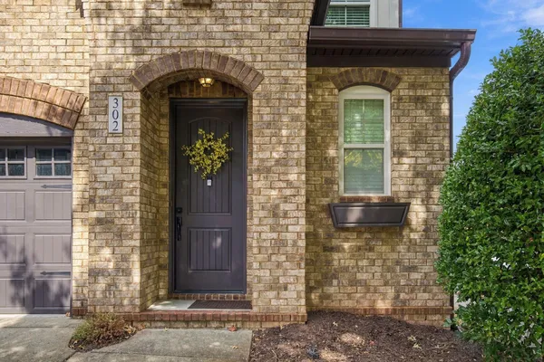 302 WINDGROVE TER