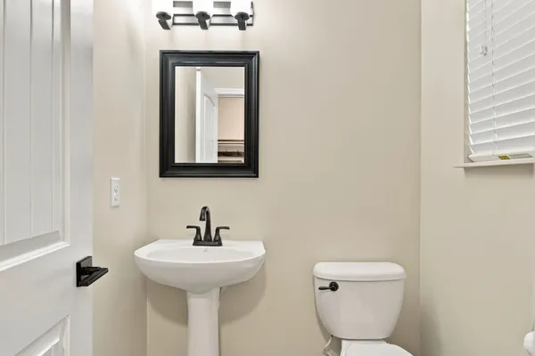 302 WINDGROVE TER