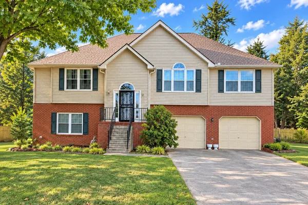 220 ROLLINGWOOD CT