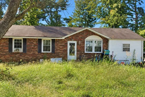 311 MEADOW LN