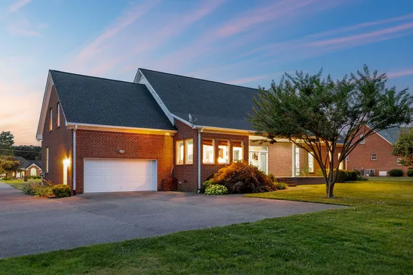 108 EWING DR