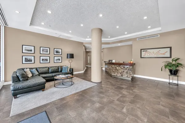 110 31ST AVE 708