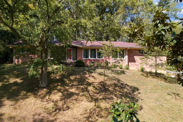 195 FORESTWOOD DR