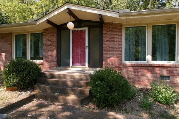 195 FORESTWOOD DR