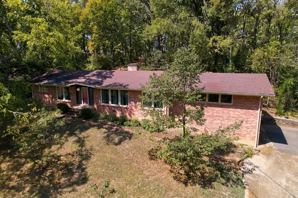 195 FORESTWOOD DR