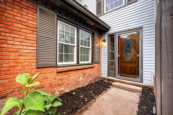 233 HEARTHSTONE MANOR LN