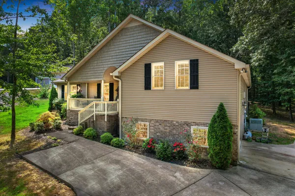 1021 GOLDFINCH TRL