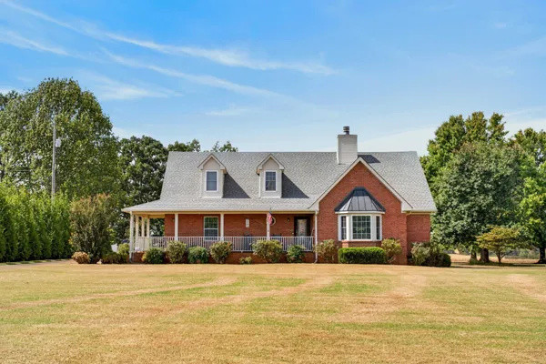 106 EWING DR