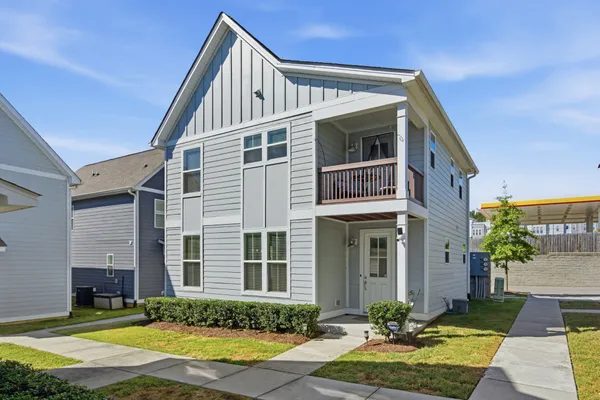 802 BRIAR CIR