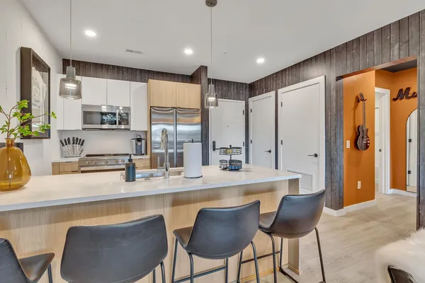 635 7TH AVE 318