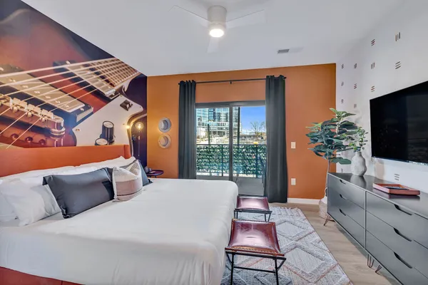 635 7TH AVE 318