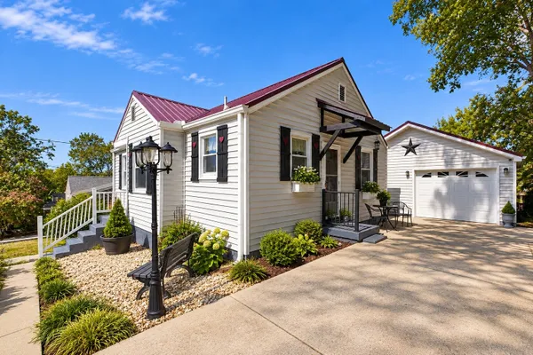 2228 AUBREY CT