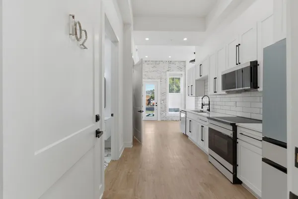 1600 10TH AVE 102