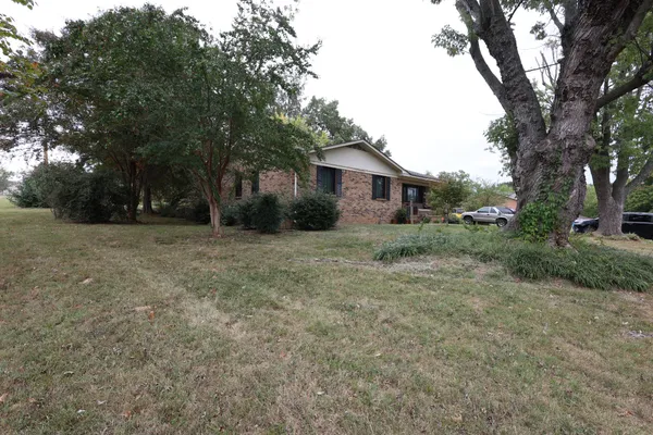 216 STAGGS DR