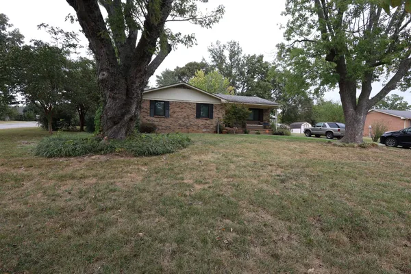 216 STAGGS DR