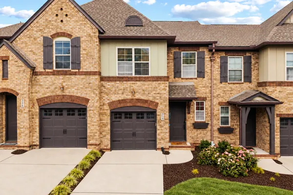 334 WINDGROVE TER