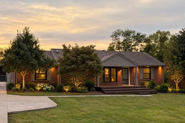 226 DELLROSE DR