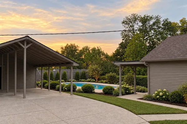226 DELLROSE DR
