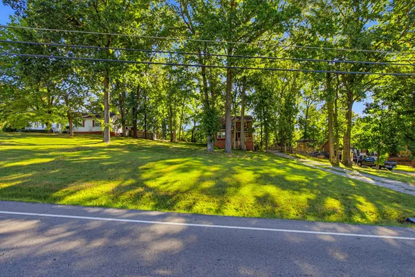 822 HILLSIDE DR