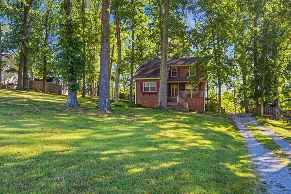 822 HILLSIDE DR