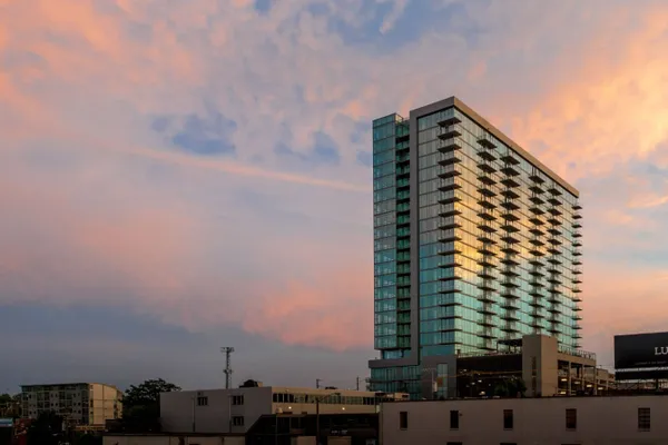1212 LAUREL ST 1210