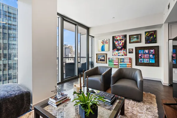 1212 LAUREL ST 1210