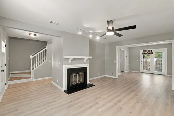 103 COTTAGE PL