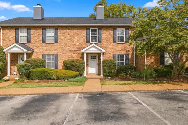 103 COTTAGE PL