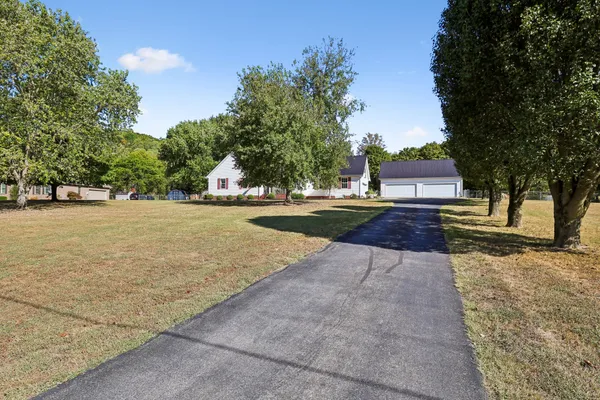 213 AMANDA DR