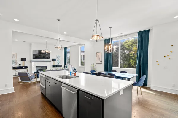 1007 12TH AVE D